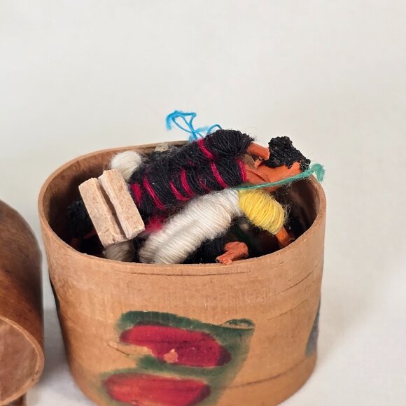 Vintage Guatemalan Worry Dolls Set Handcrafted Folk Art & Painted Box Miniature - Picture 8 of 14